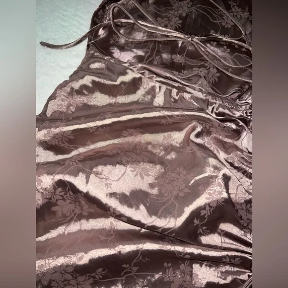 Windsor NWOT Shiny Lavender Flower Ruched Backless Mini Dress | Size XS - Picture 3 of 8